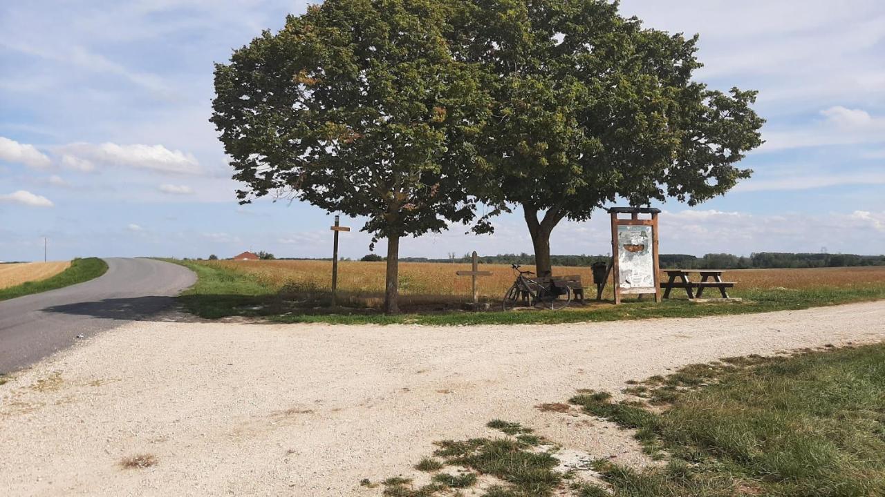 Chatrou Chatelraould-Saint-Louvent Luaran gambar