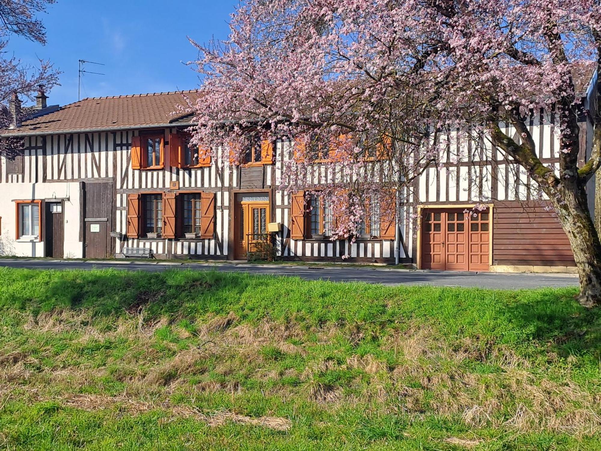Chatrou Chatelraould-Saint-Louvent Luaran gambar
