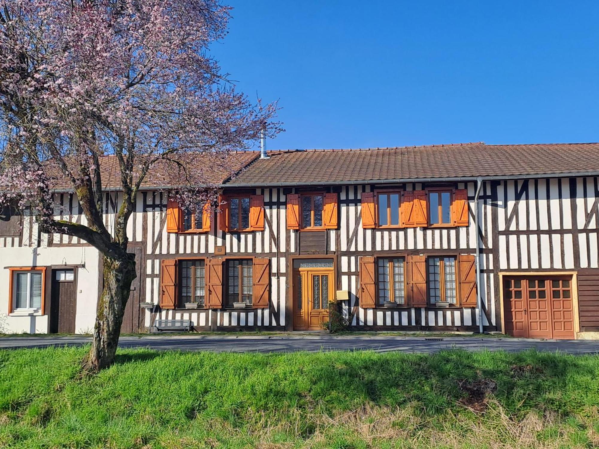 Chatrou Chatelraould-Saint-Louvent Luaran gambar
